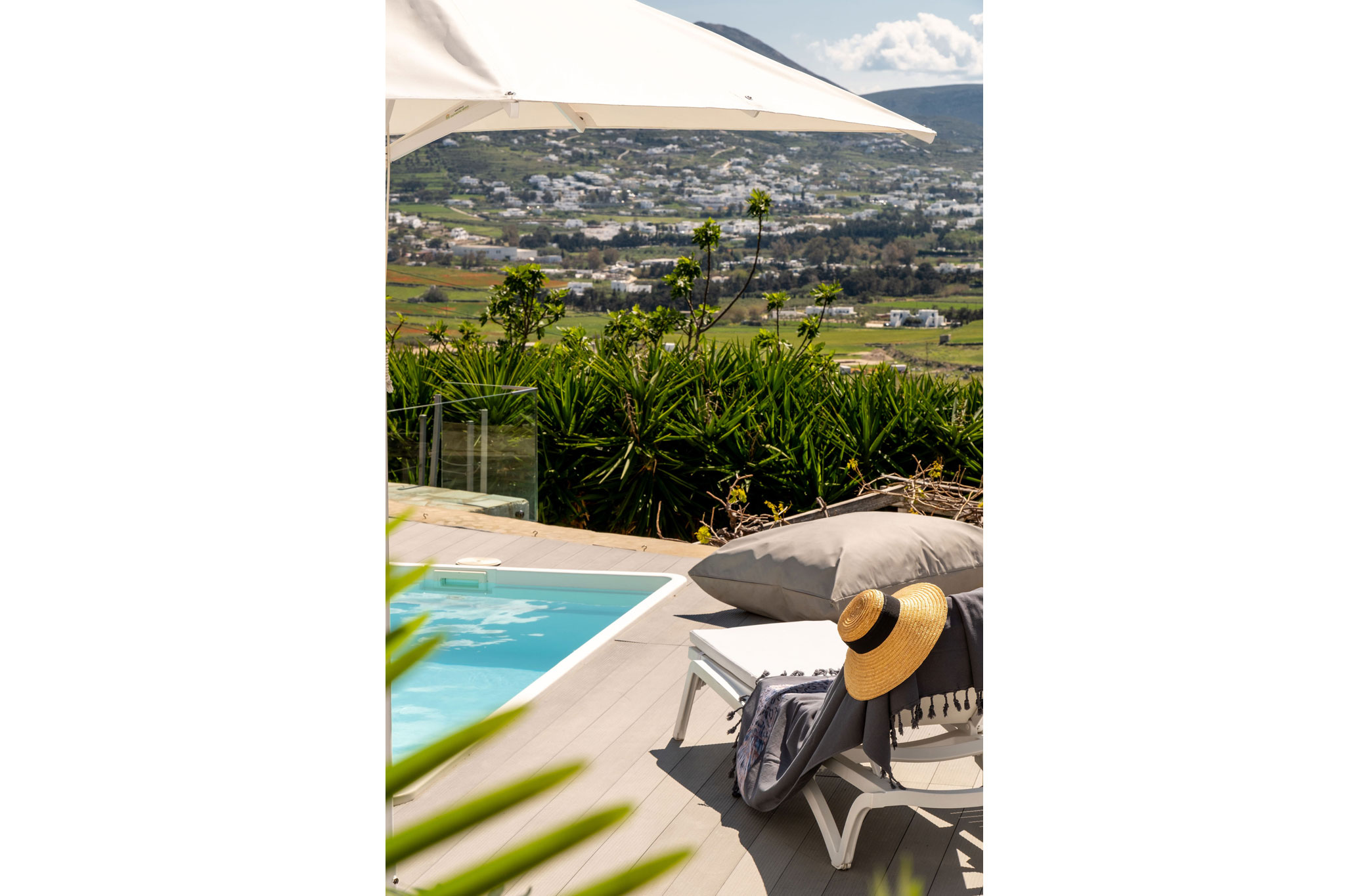 azzurro bianco suite in Paros greece